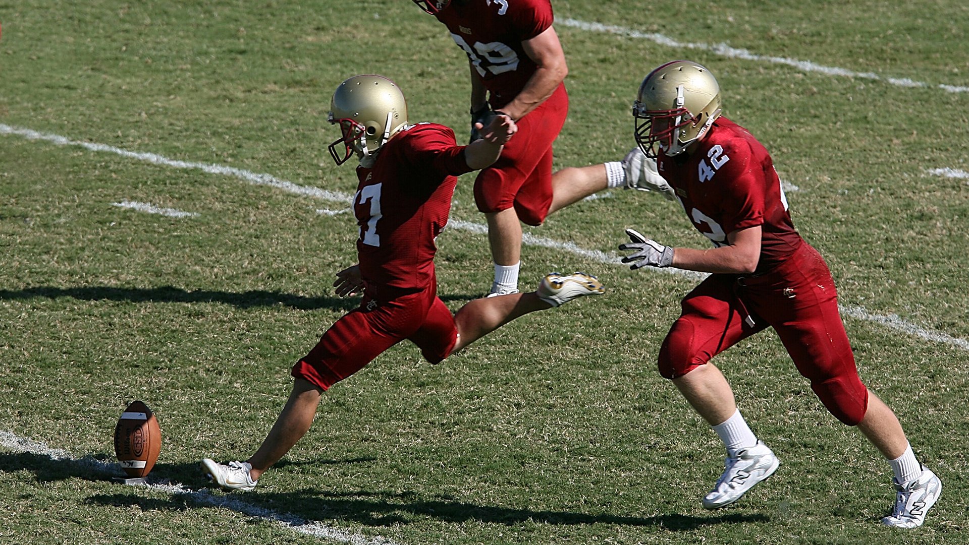 中国足球是否应该加强国际教练交流频次，来中国教足球的教练